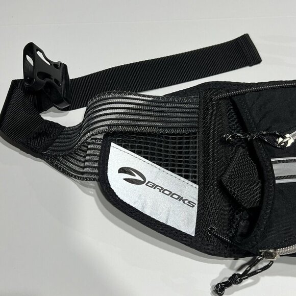 Brooks Men's Running Waist Fanny Pack - Reflective Black Padded - Picture 3 of 6